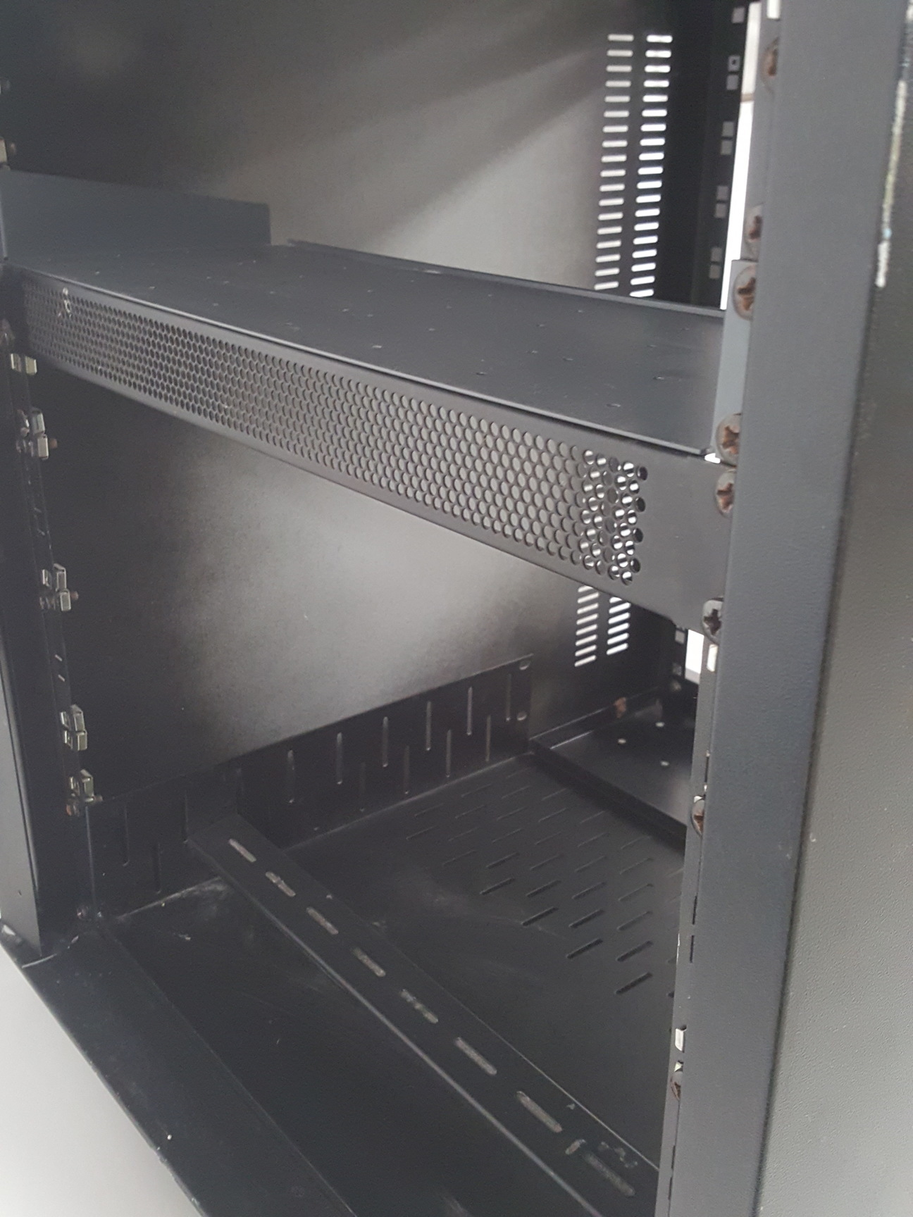 Image of Black 19" Server Rack 12U / 53.4CM +2 Trays & 1 Vented Back Plate