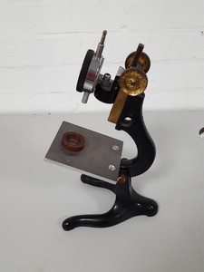 Thumbnail image of Mercer .002M/M Pressure Gauge For Small Pressures Lab Vintage