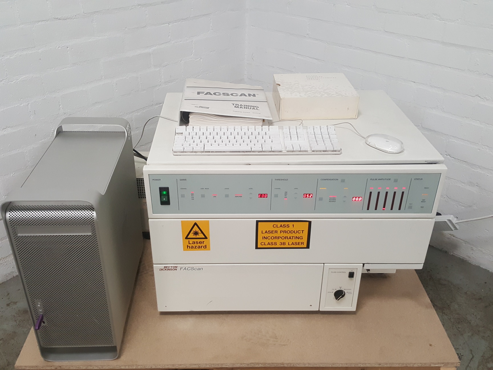Image of Becton Dickinson FACScan Flow Cytometer + Software & Dongle + Transformer Lab