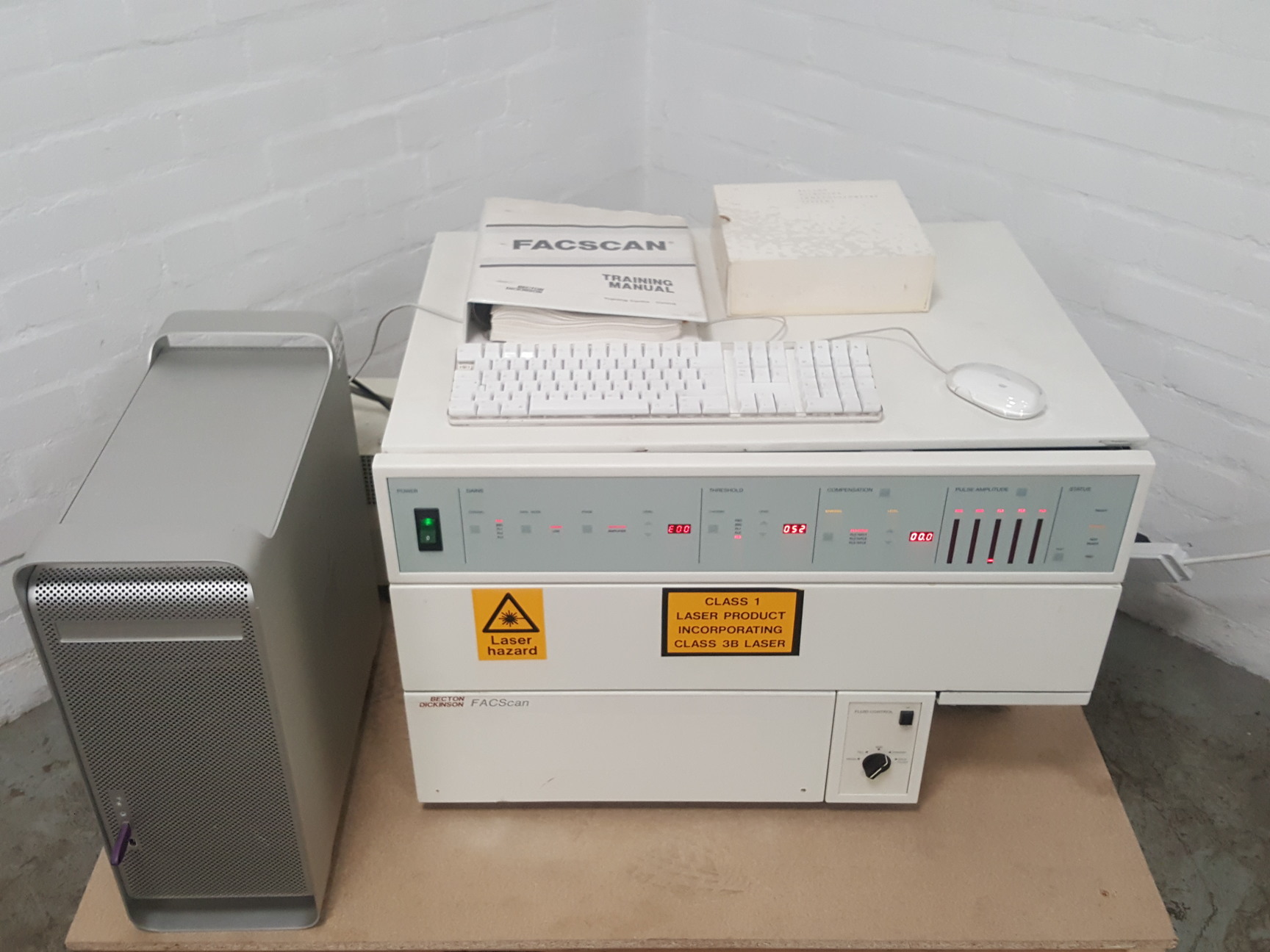 Image of Becton Dickinson FACScan Flow Cytometer + Software & Dongle + Transformer Lab