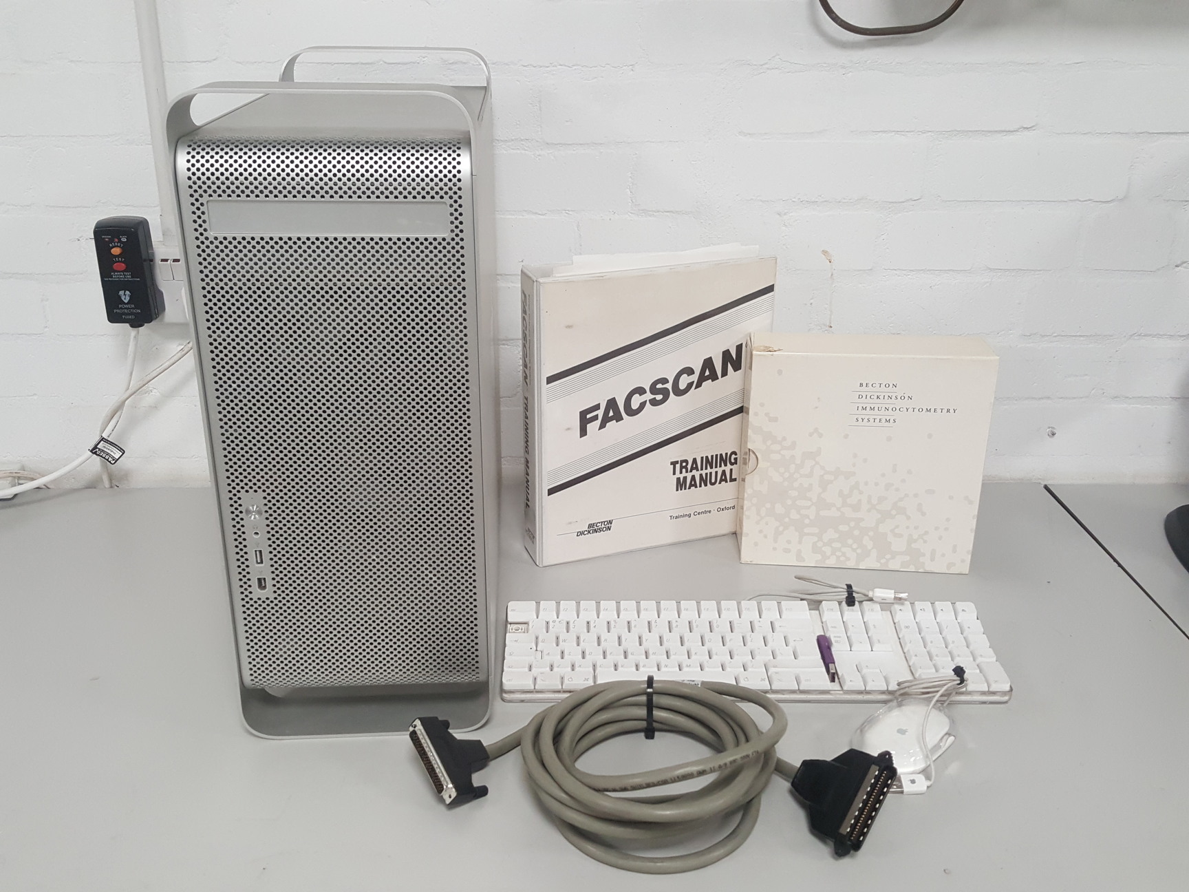 Image of Becton Dickinson FACScan Flow Cytometer + Software & Dongle + Transformer Lab