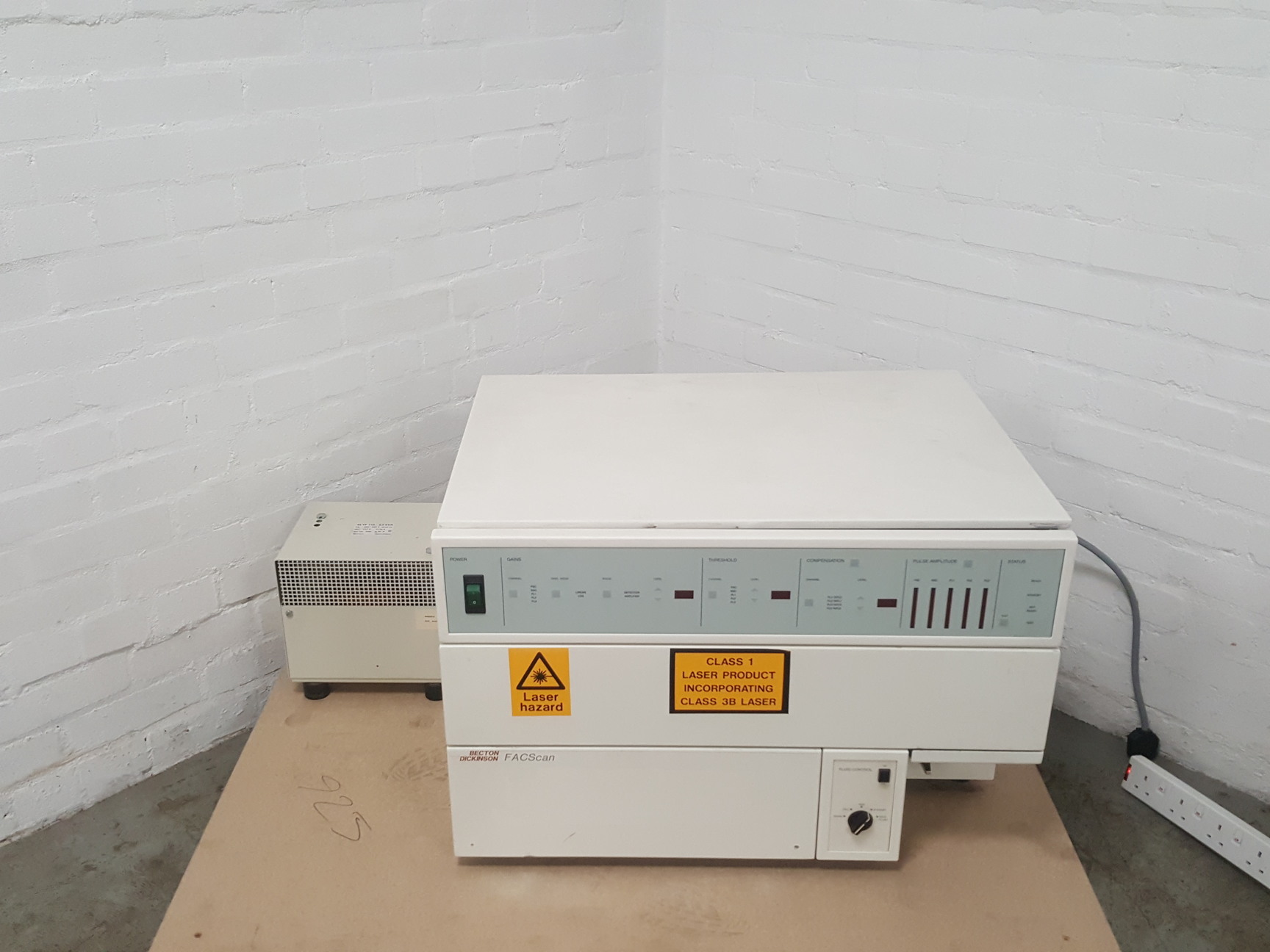 Image of Becton Dickinson FACScan Flow Cytometer + Software & Dongle + Transformer Lab