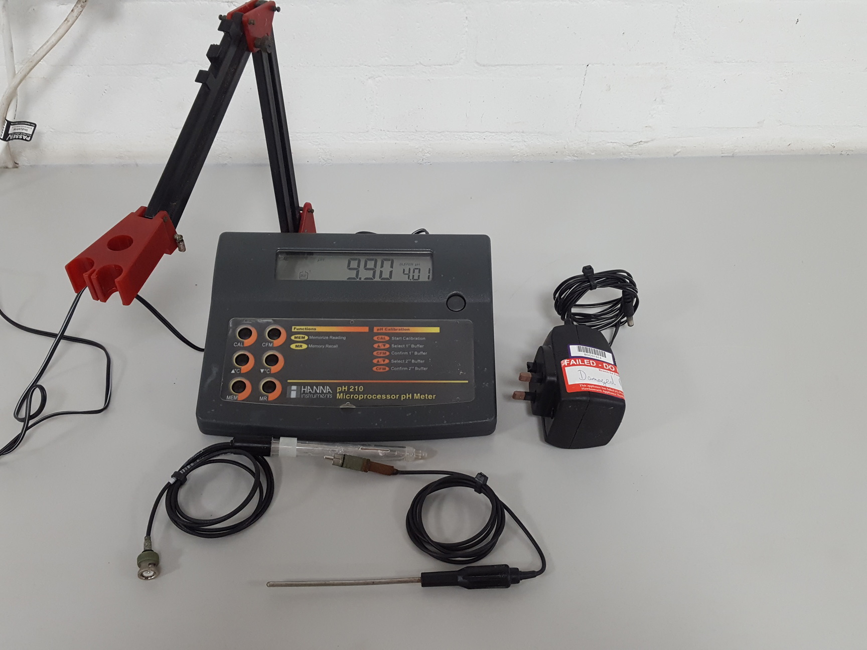 Image of Hanna Instrument PH 210 Microprocessor pH Meter Lab