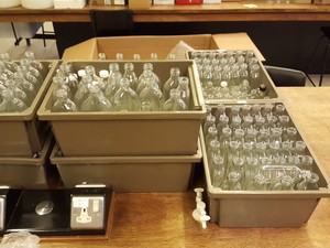 Thumbnail image of Large lot of Lab Glassware, Bottles, Test Tubes Measuring Cylinders Racks Flasks