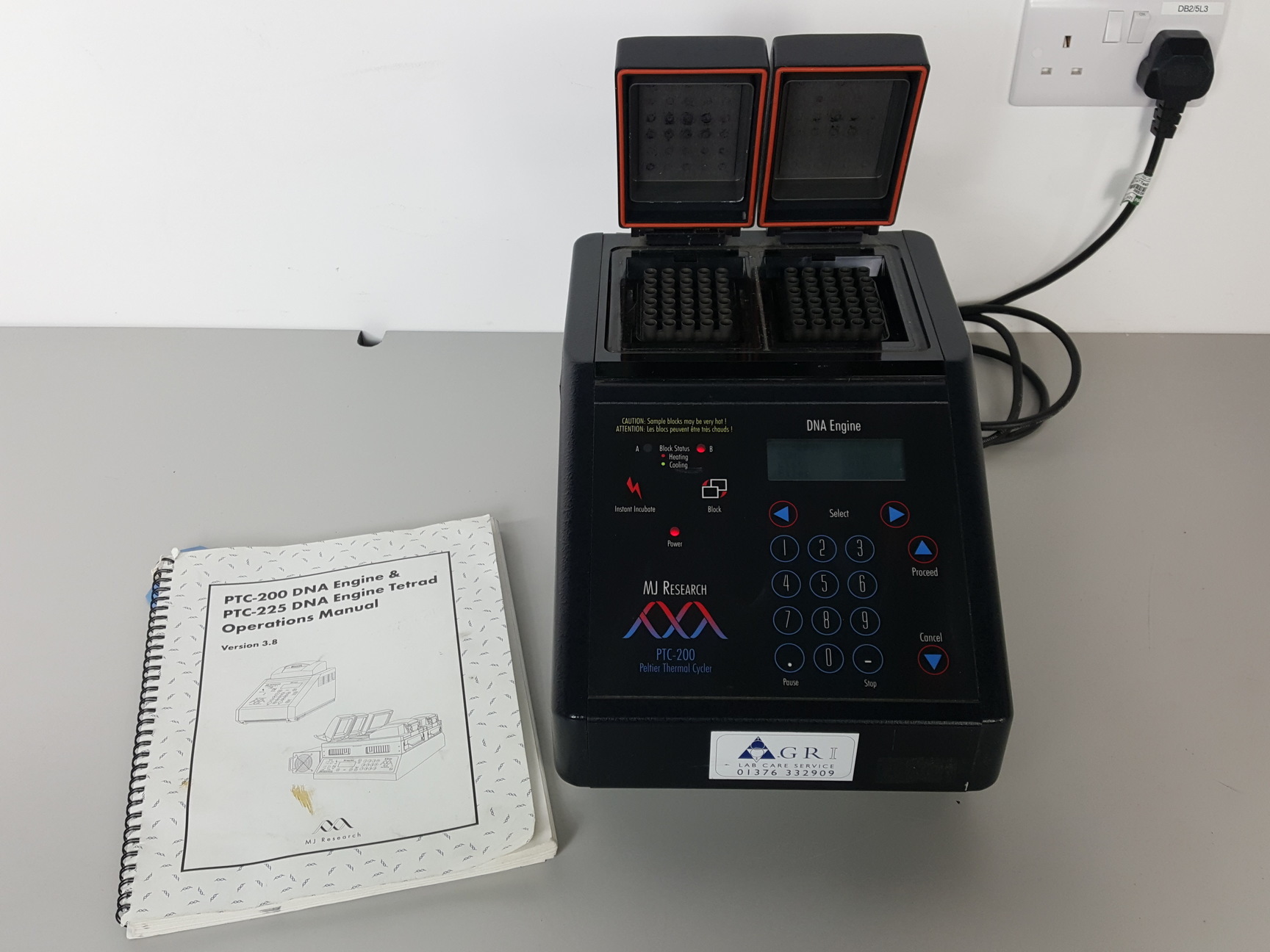 Image of MJ-Research PTC 200 Peltier Thermal Cycler + 2 Thermo Blocks Lab