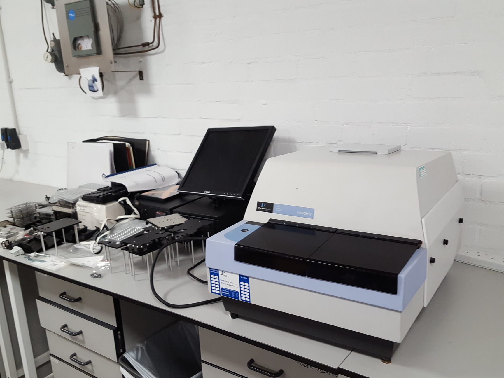 Image of Perkin Elmer Janus Gripper Automated Workstation Integration Platform, Victor 3V