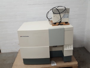 Thumbnail image of BD FACSCalibur Flow Cytometer Cell Analyser + 44 TF 110 Transformer Lab