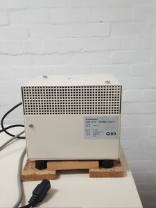 Thumbnail image of BD FACSCalibur Flow Cytometer Cell Analyser + 44 TF 110 Transformer Lab