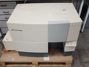 Thumbnail image of BD FACSCalibur Flow Cytometer Cell Analyser + 44 TF 110 Transformer Lab