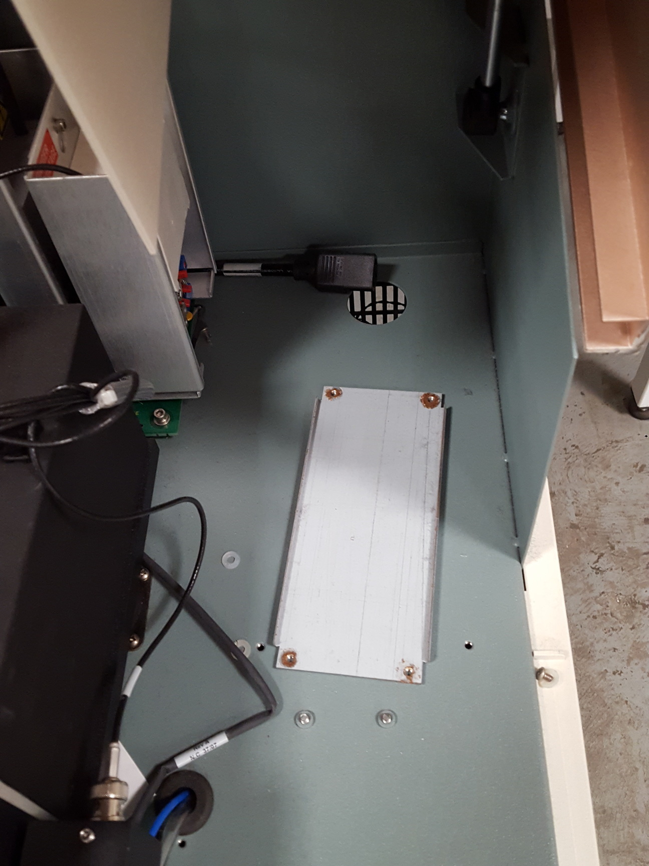 Image of BD FACSCalibur Flow Cytometer Cell Analyser + 44 TF 110 Transformer Lab