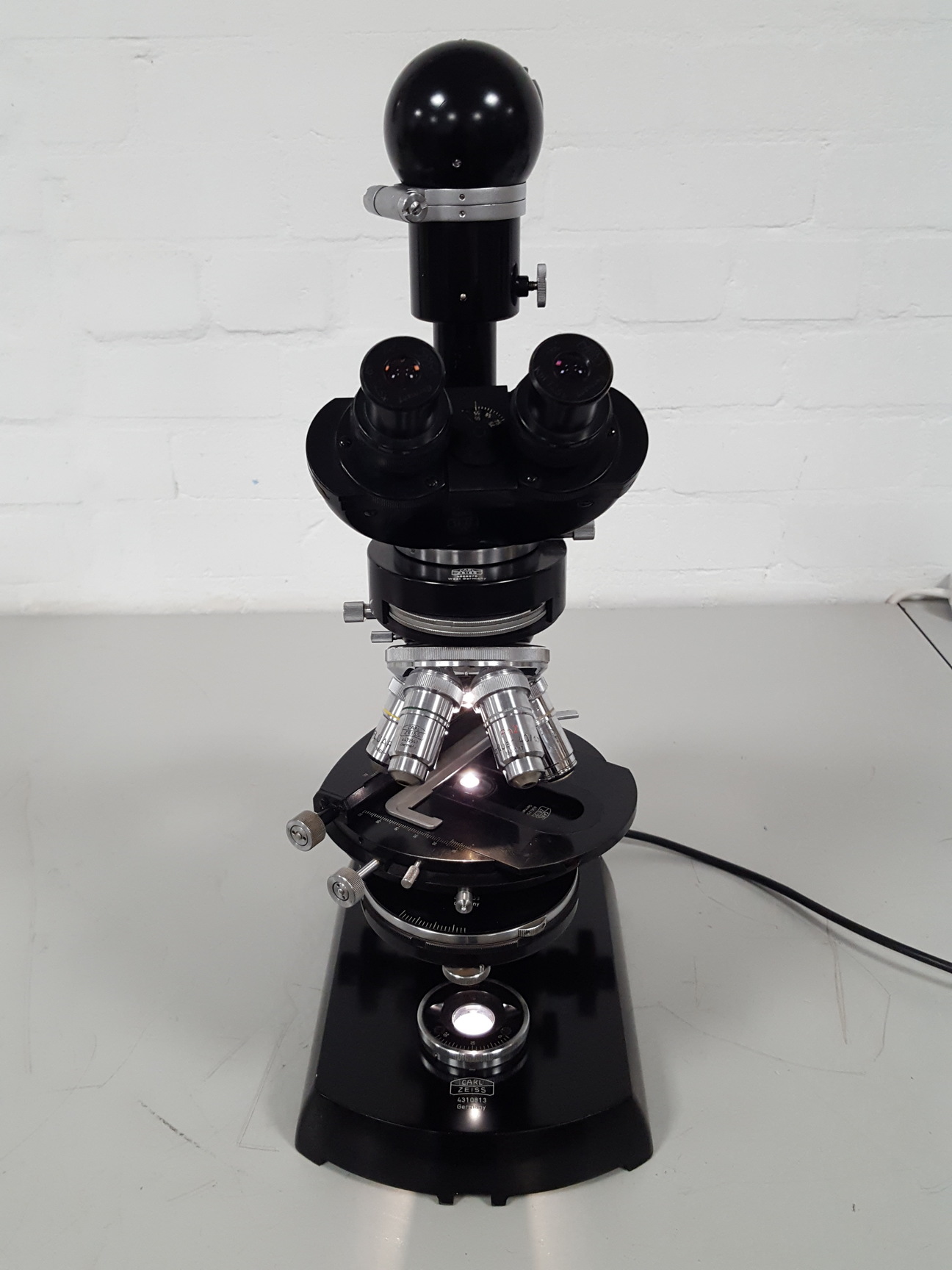 Carl Zeiss Vintage WL Compound Microscope + 4 Objectives & Dual Viewing