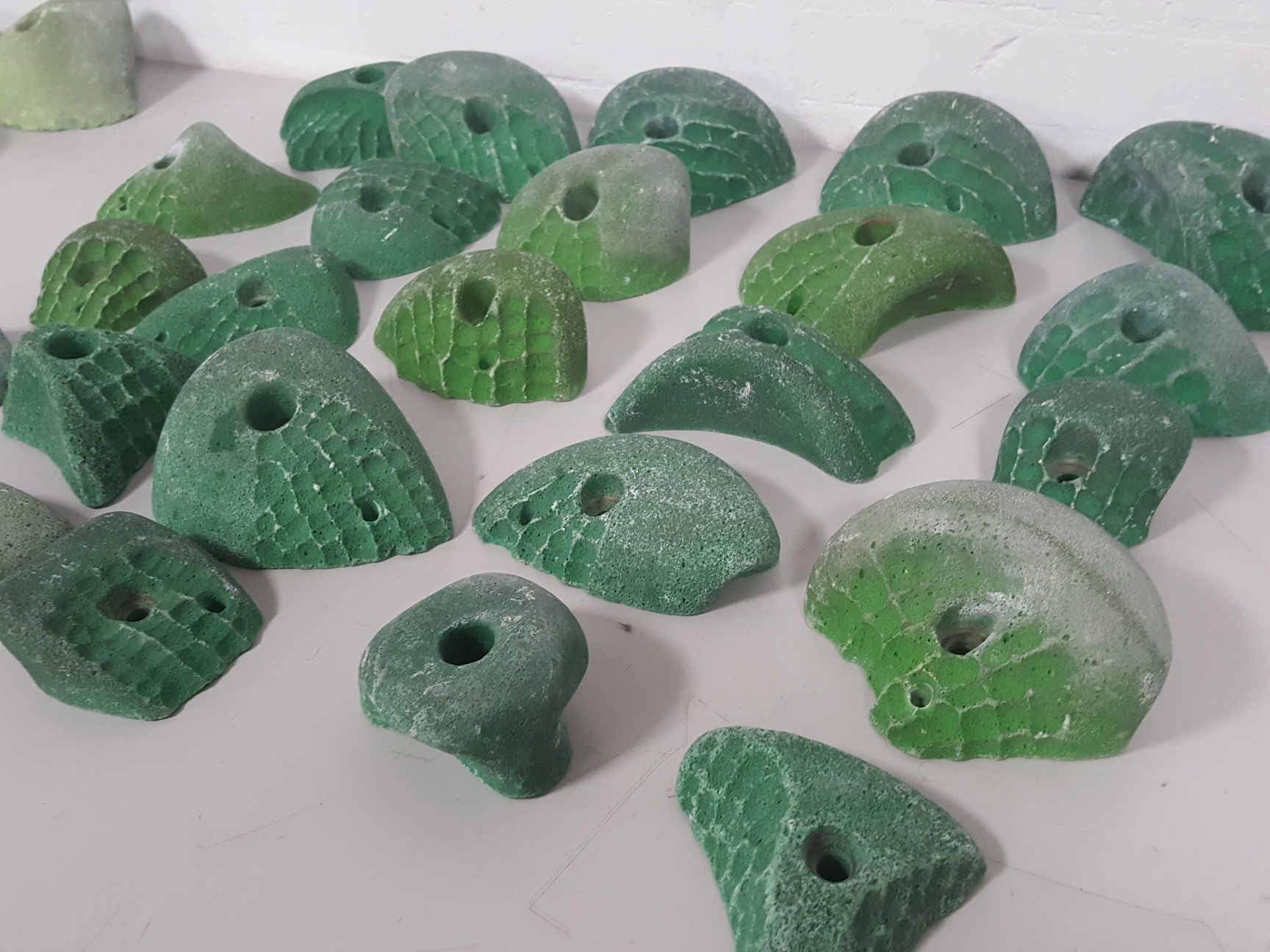 Image of Lot of 25 Green Bouldering / Rock Climbing Grips Hand / Foot - No Bolts