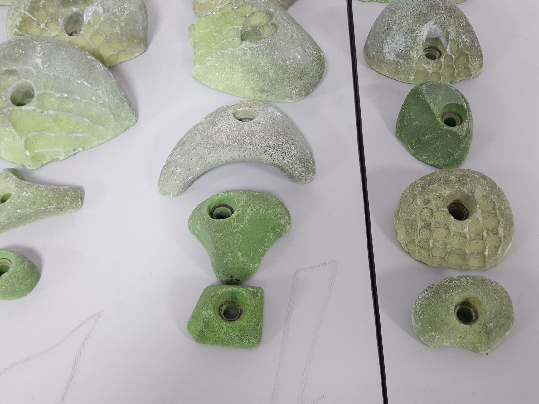 Image of Lot of 25 Green Bouldering / Rock Climbing Grips Hand / Foot - No Bolts