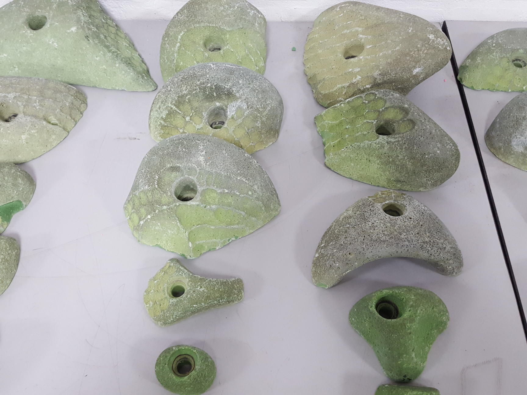 Image of Lot of 25 Green Bouldering / Rock Climbing Grips Hand / Foot - No Bolts