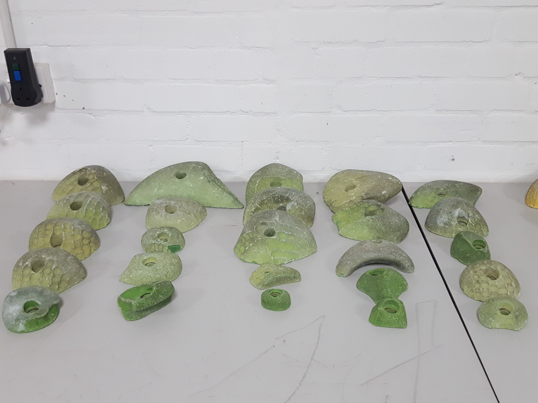 Image of Lot of 25 Green Bouldering / Rock Climbing Grips Hand / Foot - No Bolts