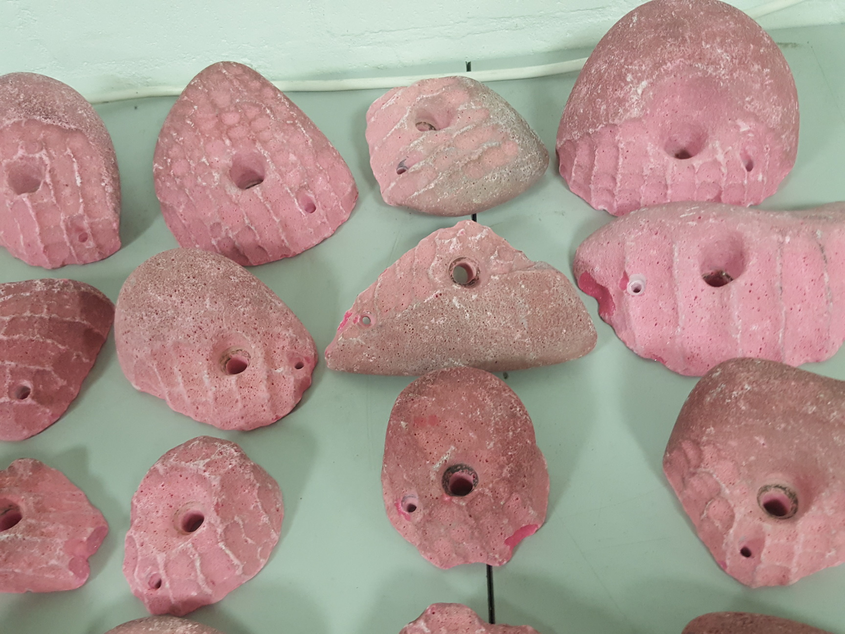 Image of Lot of 25 Pink Bouldering / Rock Climbing Grips Hand / Foot - No Bolts