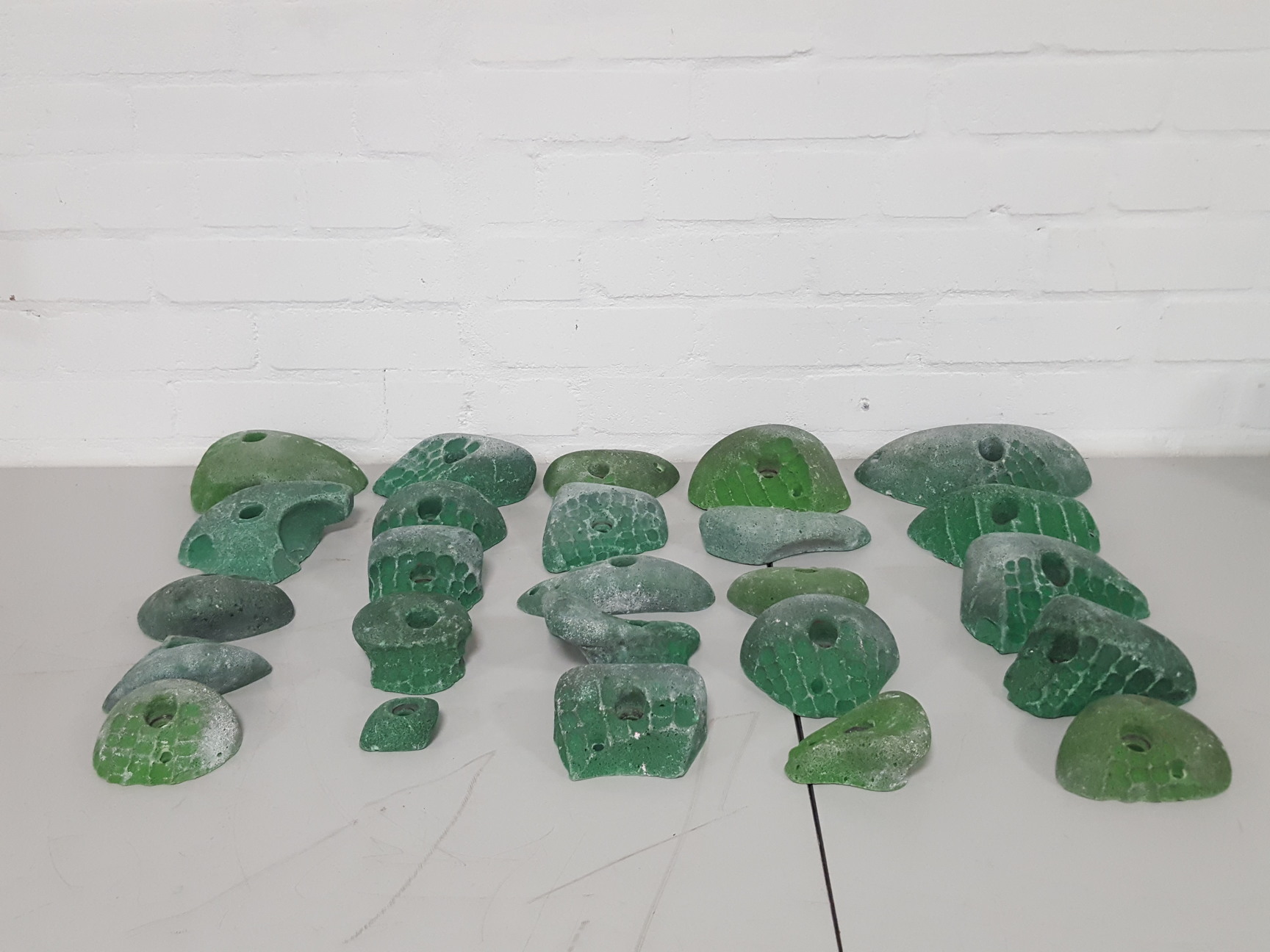 Image of Lot of 25 Green Bouldering / Rock Climbing Grips Hand / Foot - No Bolts