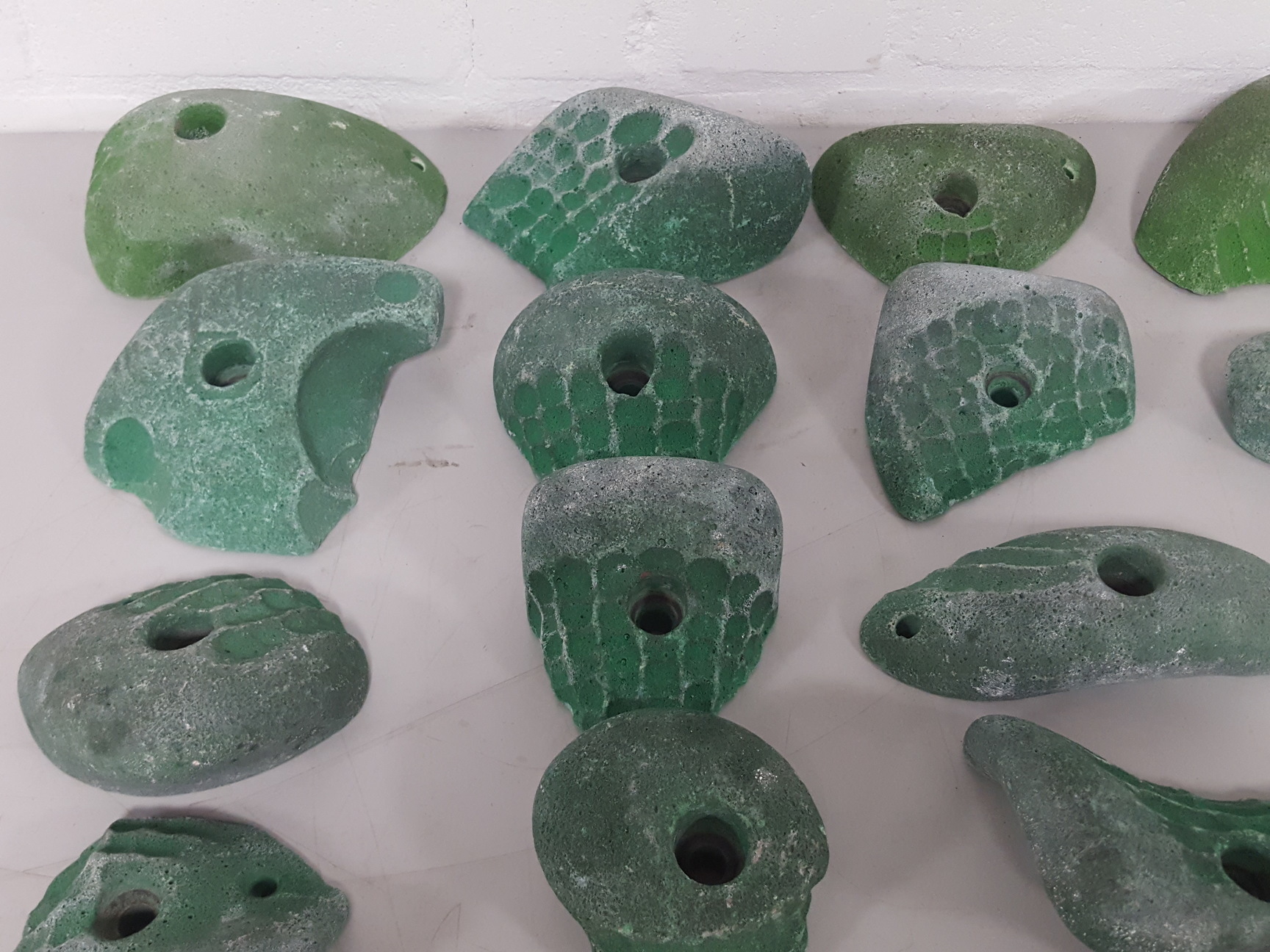 Image of Lot of 25 Green Bouldering / Rock Climbing Grips Hand / Foot - No Bolts