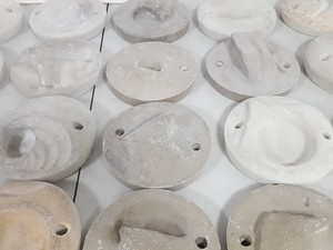 Thumbnail image of Lot of 20 Grey / White Bouldering / Rock Climbing Grips Hand / Foot - With Bolts