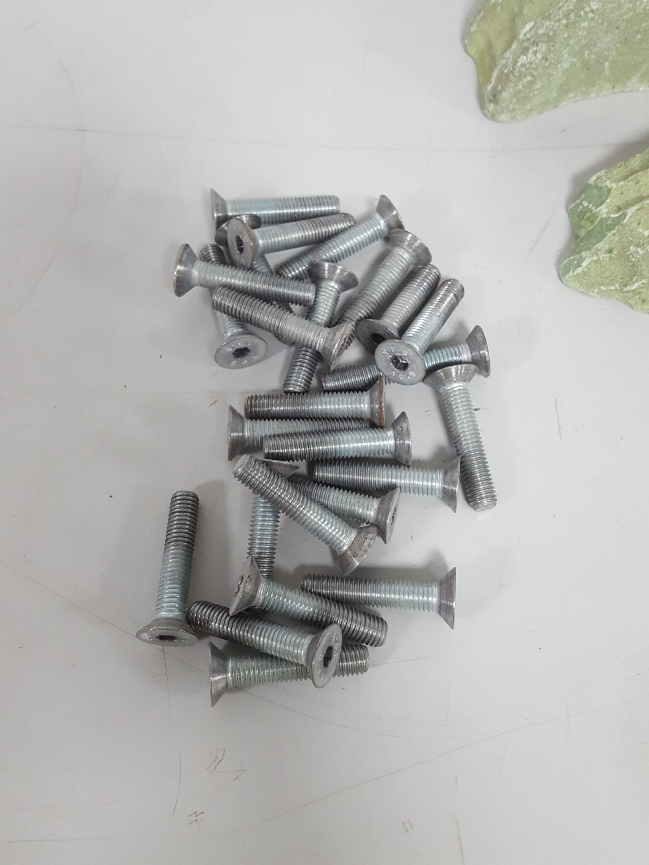 Image of Lot of 25 Green Bouldering / Rock Climbing Grips Hand / Foot - With Bolts