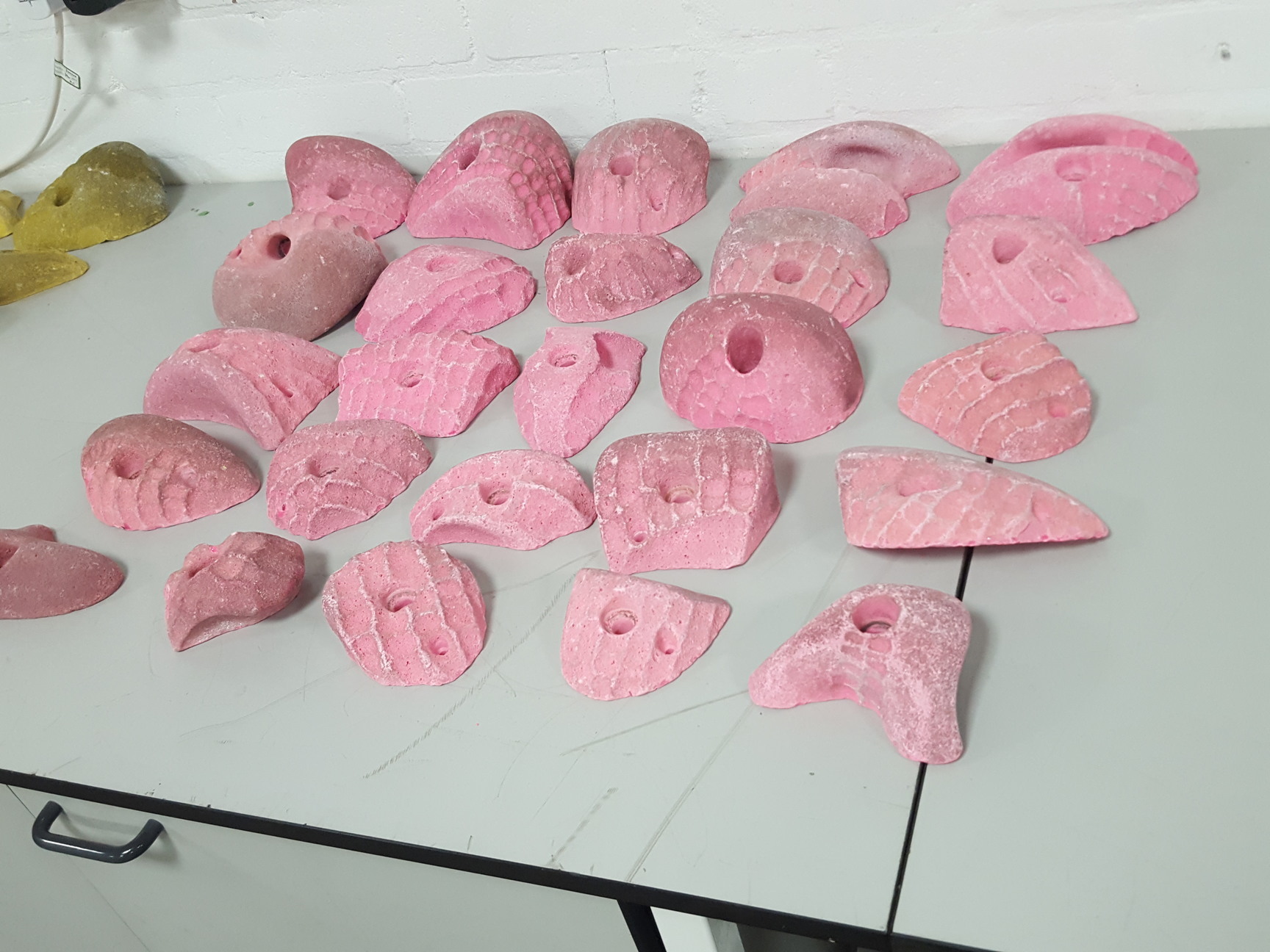 Image of Lot of 25 Pink Bouldering / Rock Climbing Grips Hand / Foot - No Bolts