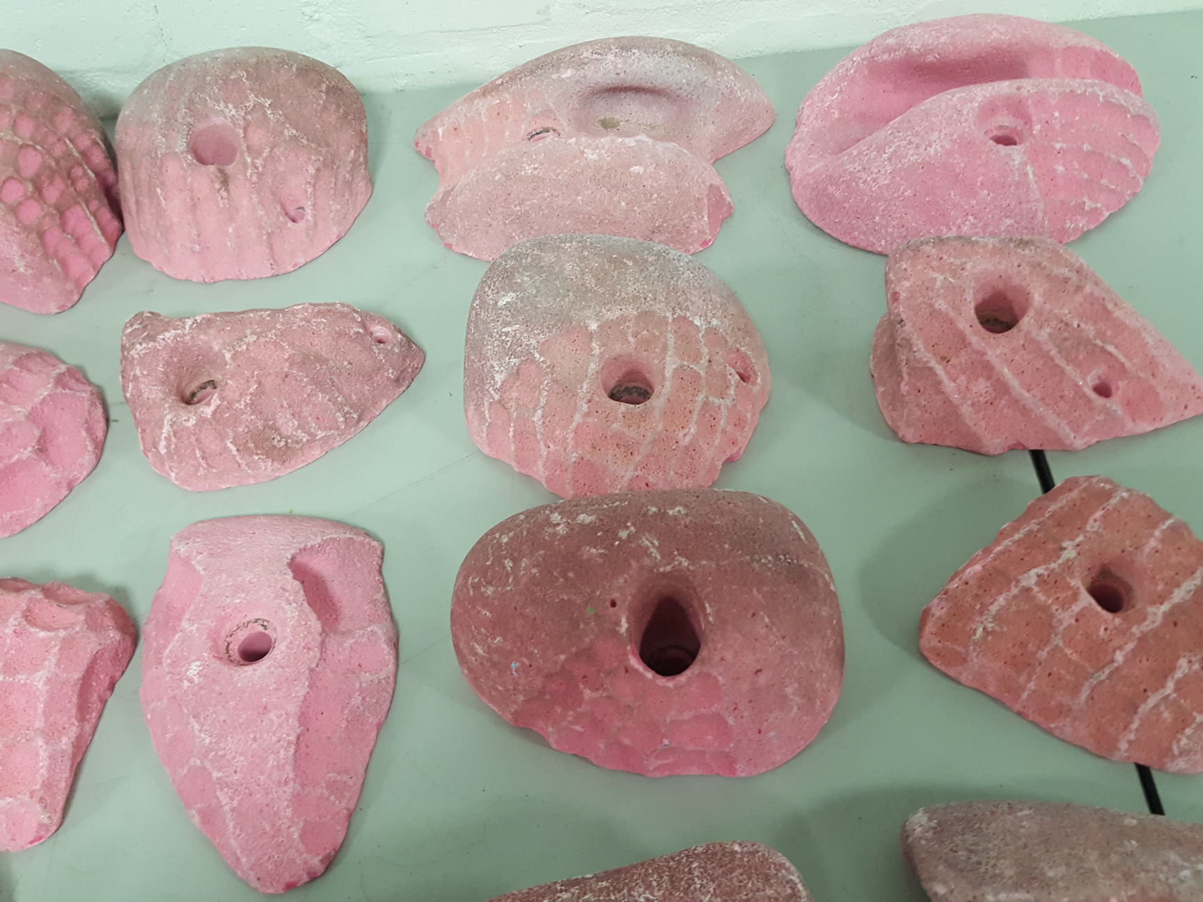 Image of Lot of 25 Pink Bouldering / Rock Climbing Grips Hand / Foot - No Bolts