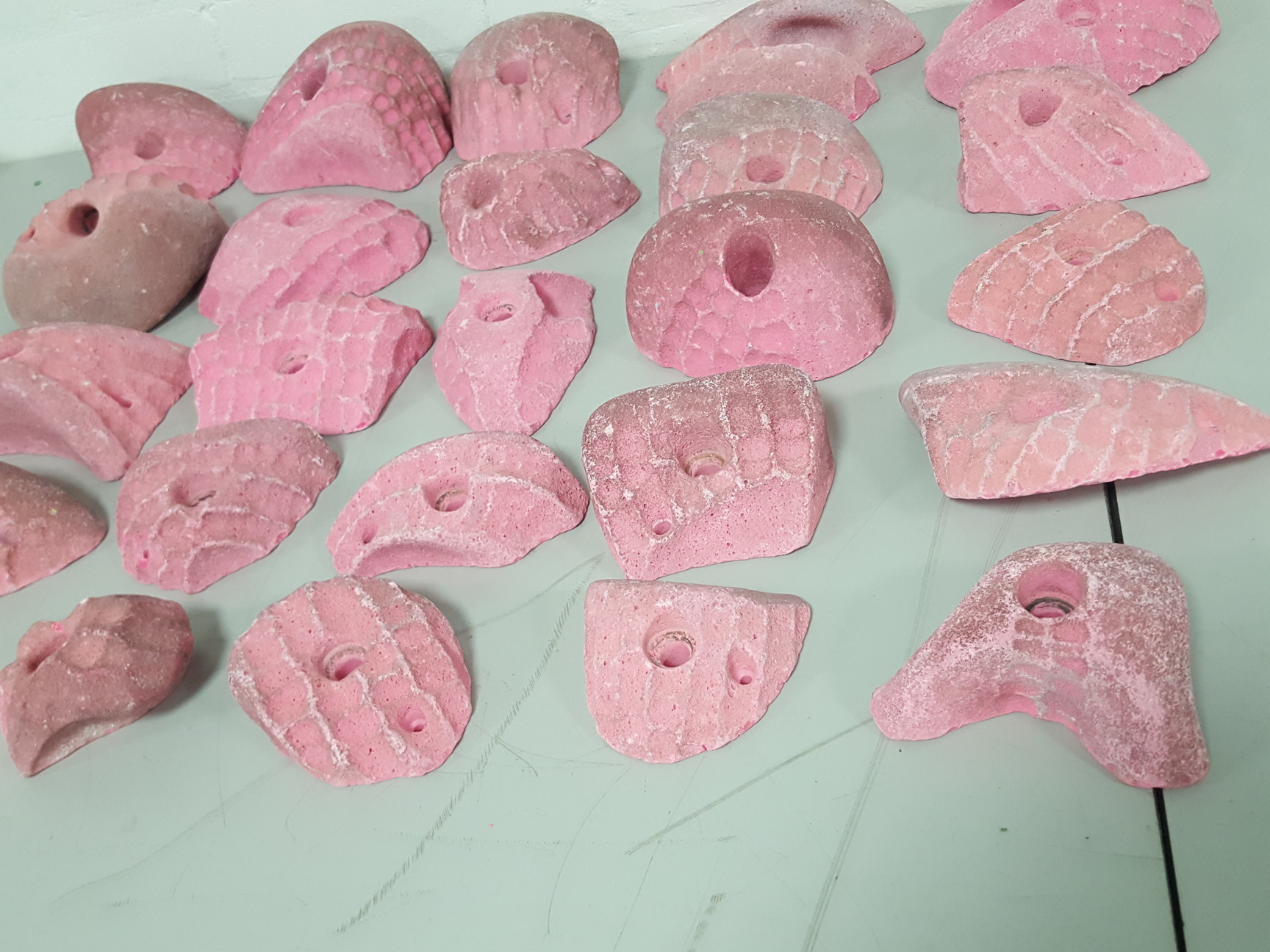 Image of Lot of 25 Pink Bouldering / Rock Climbing Grips Hand / Foot - No Bolts