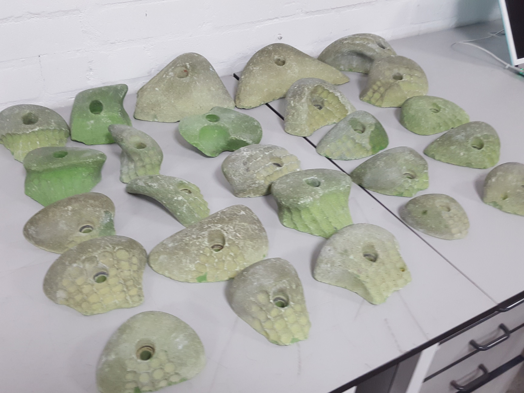 Image of Lot of 25 Green Bouldering / Rock Climbing Grips Hand / Foot - No Bolts