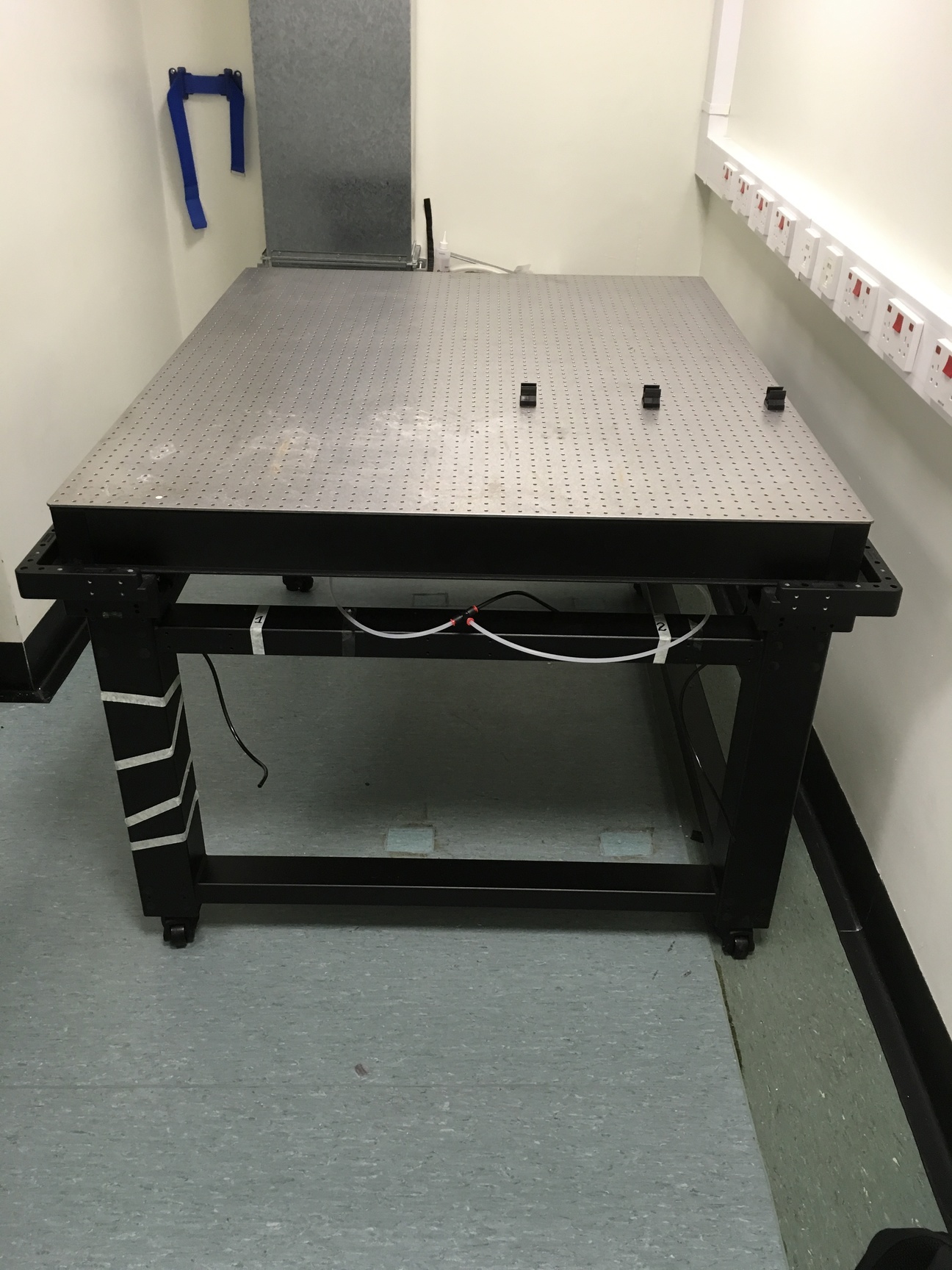 Image of Newport Optics Table RG Breadboard Lab Vibration Isolation Table 1.5x1.2m