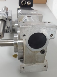 Thumbnail image of Baldor Brushless AC Servomotor SV90B-275A Motor + Gearbox Gudel 454518