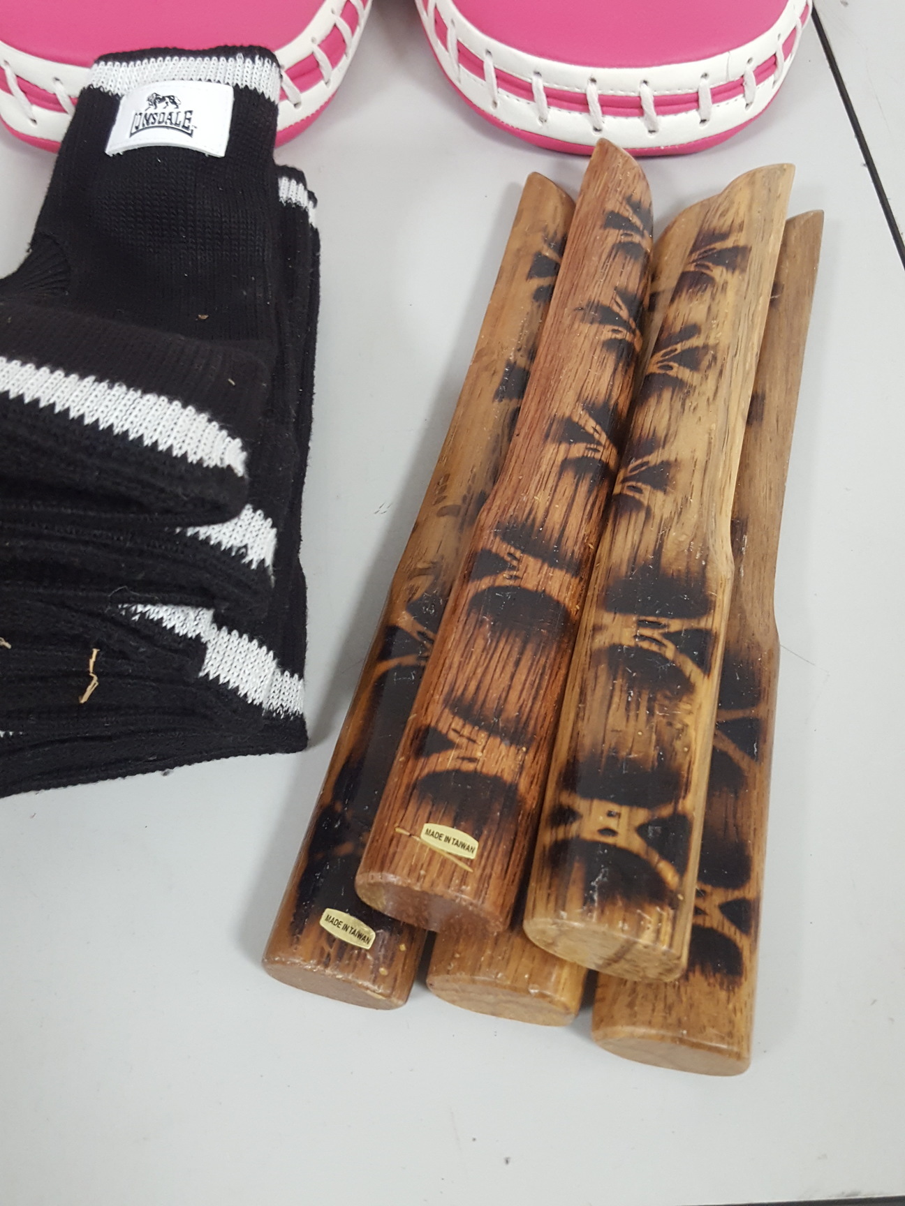 Image of Job Lot Boxing Kickboxing MMA Hit Kick Pads Gloves Headgear Lonsdale Gym