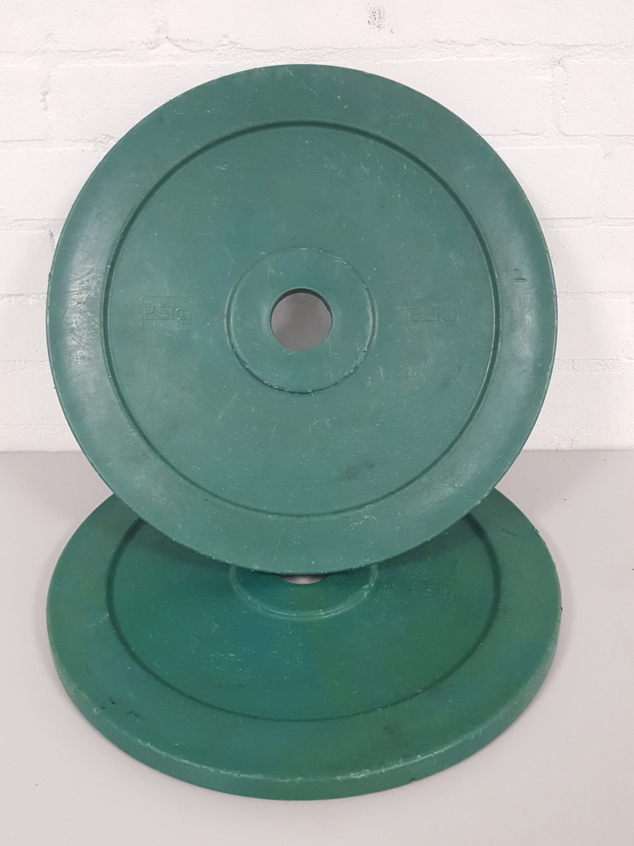 Image of 2 x 2.5kg Plastic Olympic Plates Gym Weighlifting Powerlifting Green