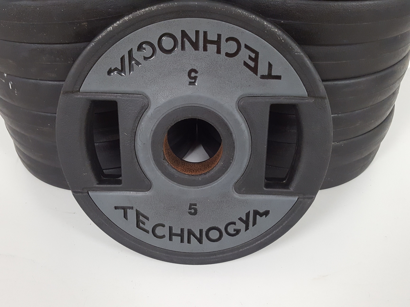 Image of Lot of 17 x 5kg Technogym Olympic Gym Weight Plates Gym Equipment