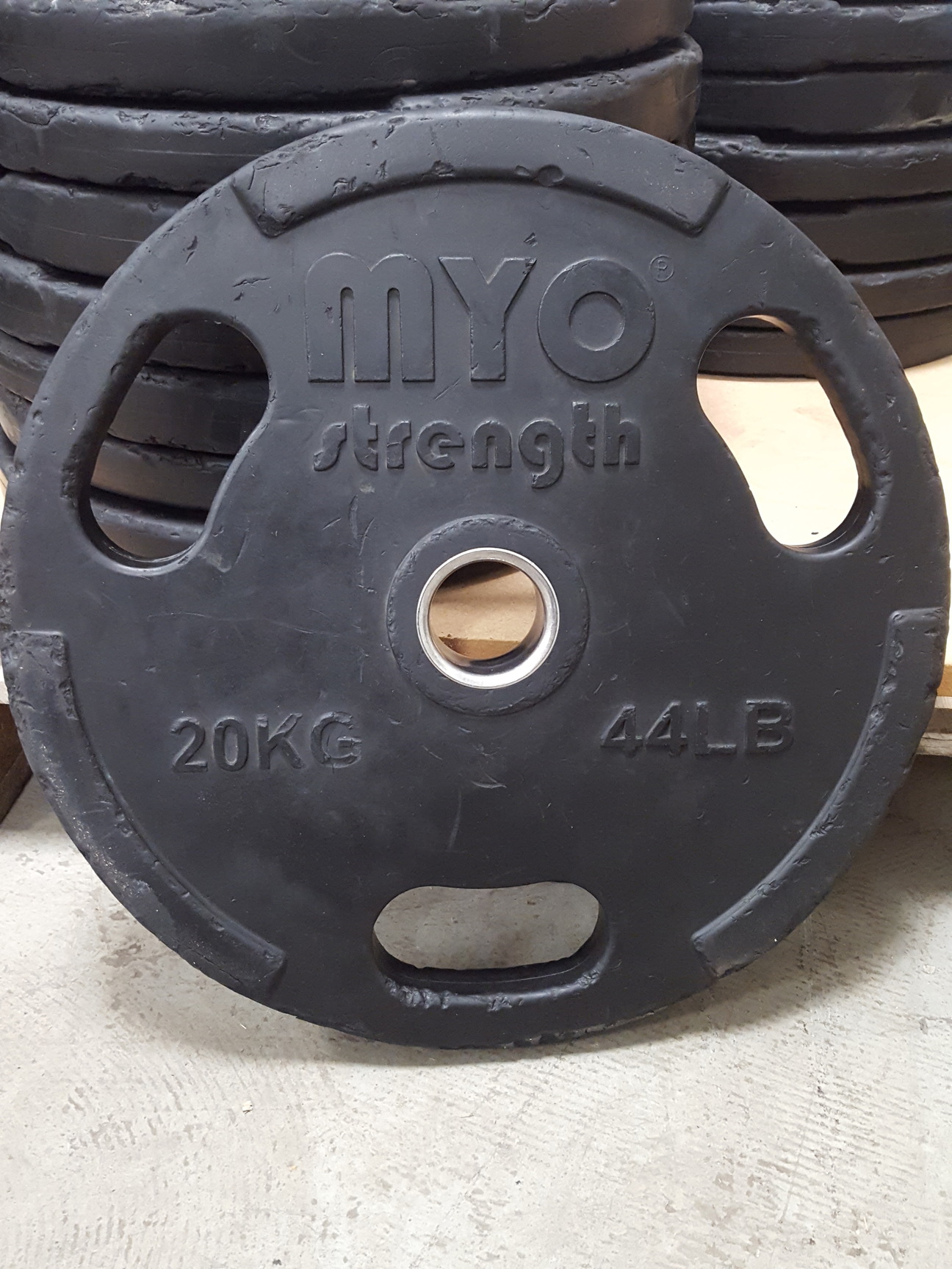 Image of Myo Strength Olympic Tri Grip Gym Weight Plates 22 x 20kg Gym Equipment