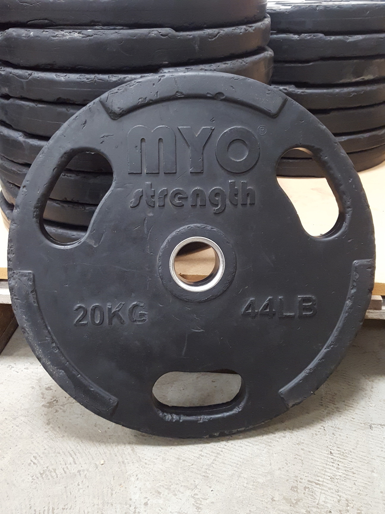 Image of Myo Strength Olympic Tri Grip Gym Weight Plates 22 x 20kg Gym Equipment
