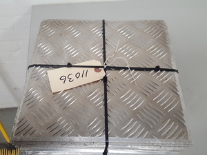 Thumbnail image of Lot of 32 Aluminium Tiles Chequer Plates (30cm x 30cm)