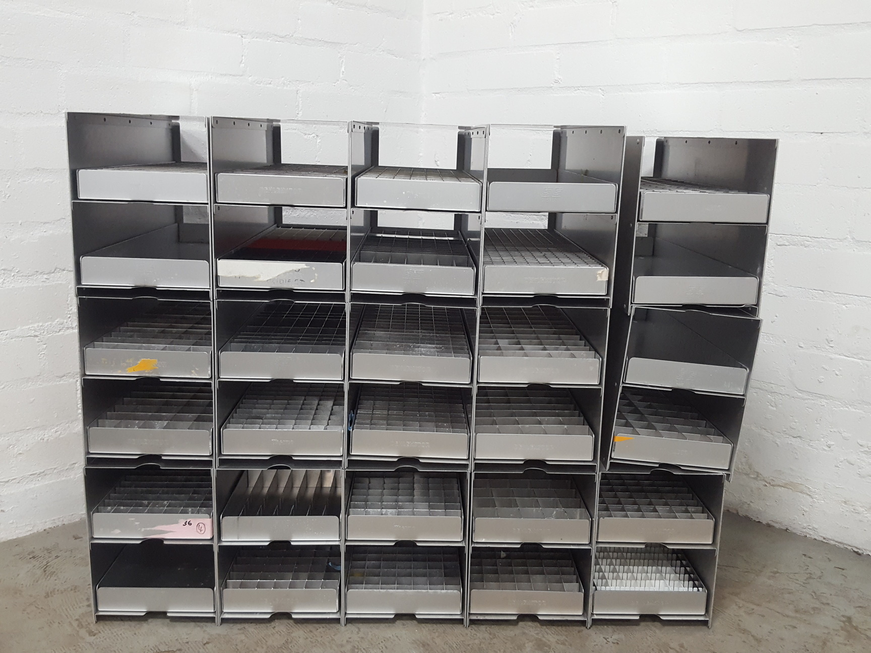 Image of Lot of 15 -80 Freezer Storage Racks Lab 46cm x 16cm x 21.8cm