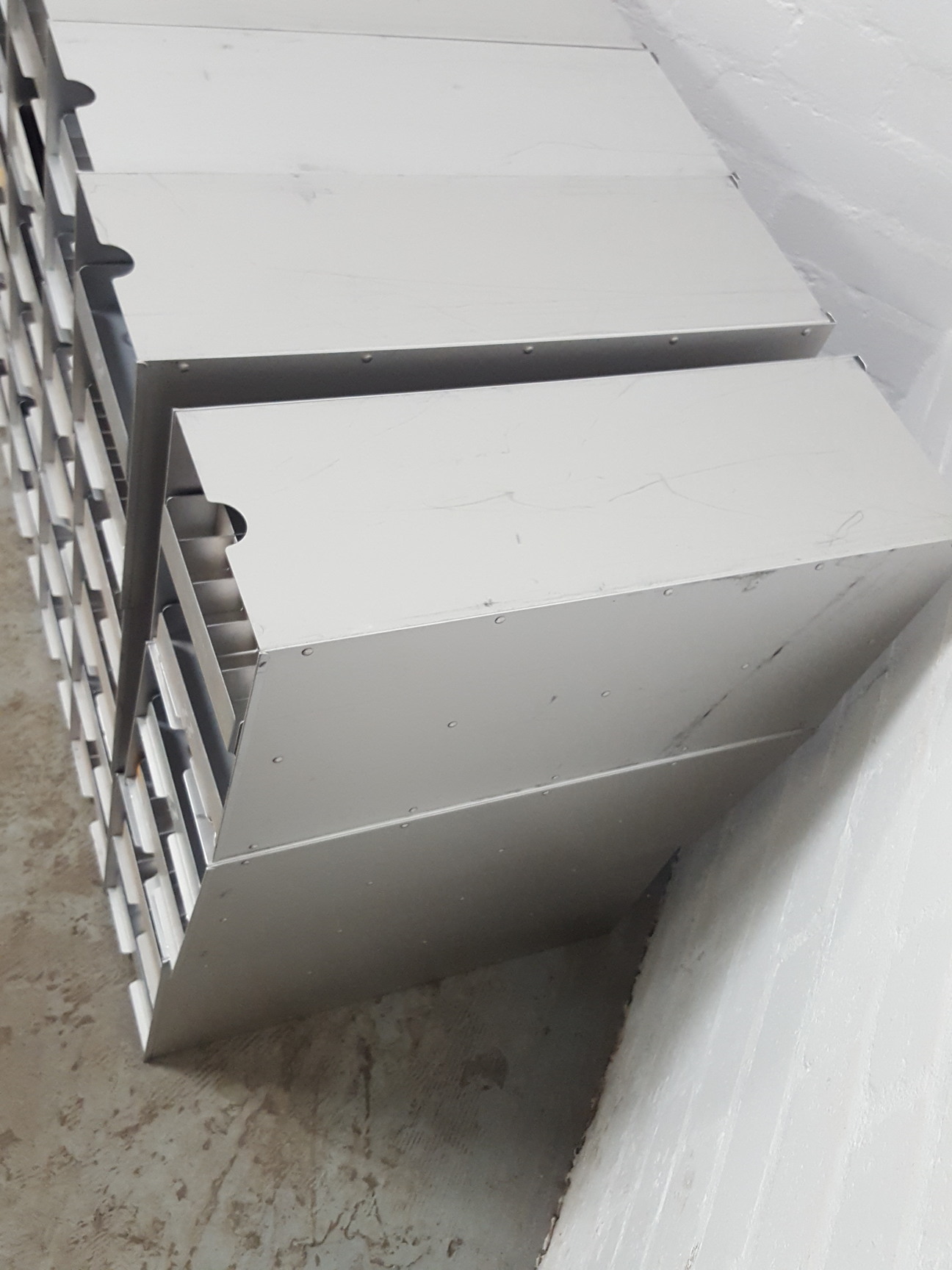 Image of Lot of 15 -80 Freezer Storage Racks Lab 46cm x 16cm x 21.8cm