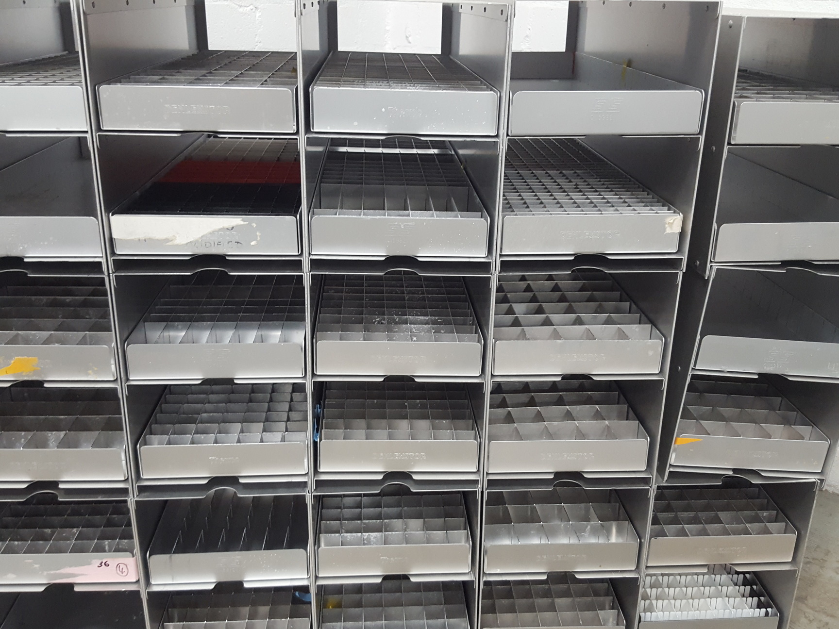 Image of Lot of 15 -80 Freezer Storage Racks Lab 46cm x 16cm x 21.8cm
