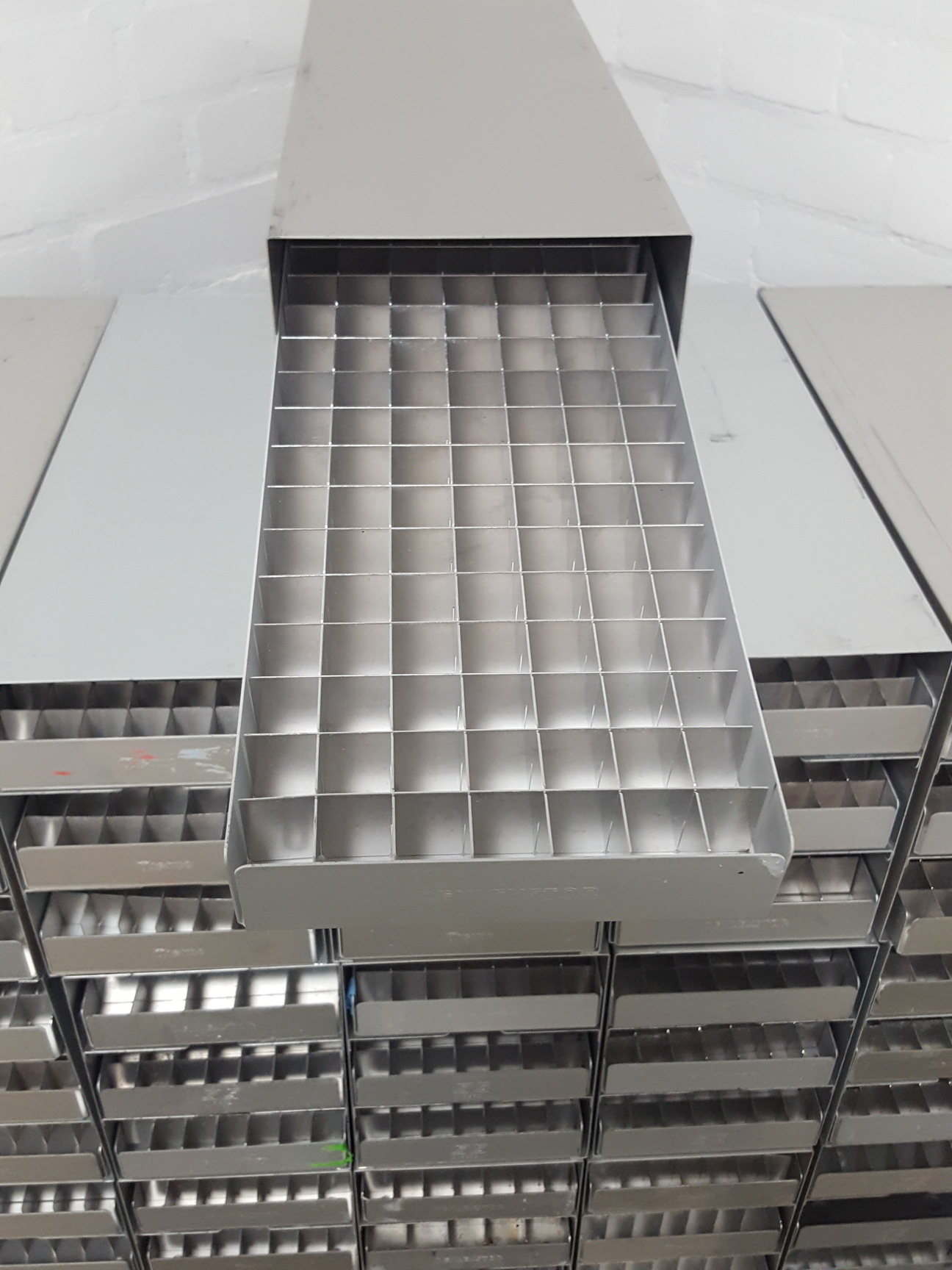 Image of Lot of 26 Storage Racks -80 Freezer Storage Racks 46cm x 15.9cm x 22cm
