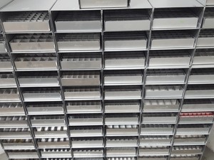 Thumbnail image of Lot of 33 Storage Racks -80 Freezer Racks 46.9cm x 22.2cm x 16.4cm