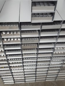 Thumbnail image of Lot of 33 Storage Racks -80 Freezer Racks 46.9cm x 22.2cm x 16.4cm