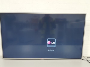 Thumbnail image of LG 50LB580V 50" Flatscreen Smart TV 2014 + Remote