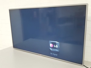 Thumbnail image of LG 50LB580V 50" Flatscreen Smart TV 2014 + Remote