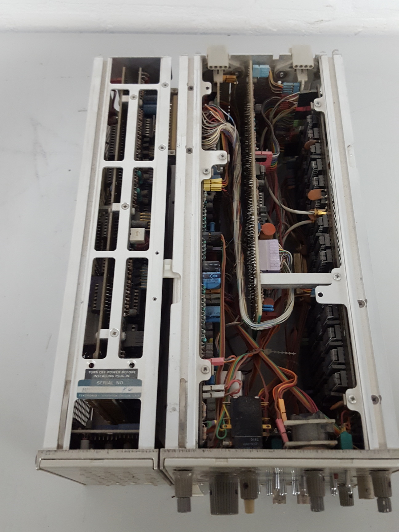 Image of Tektronix Logic Analyser With DF2 Display Formatter Lab