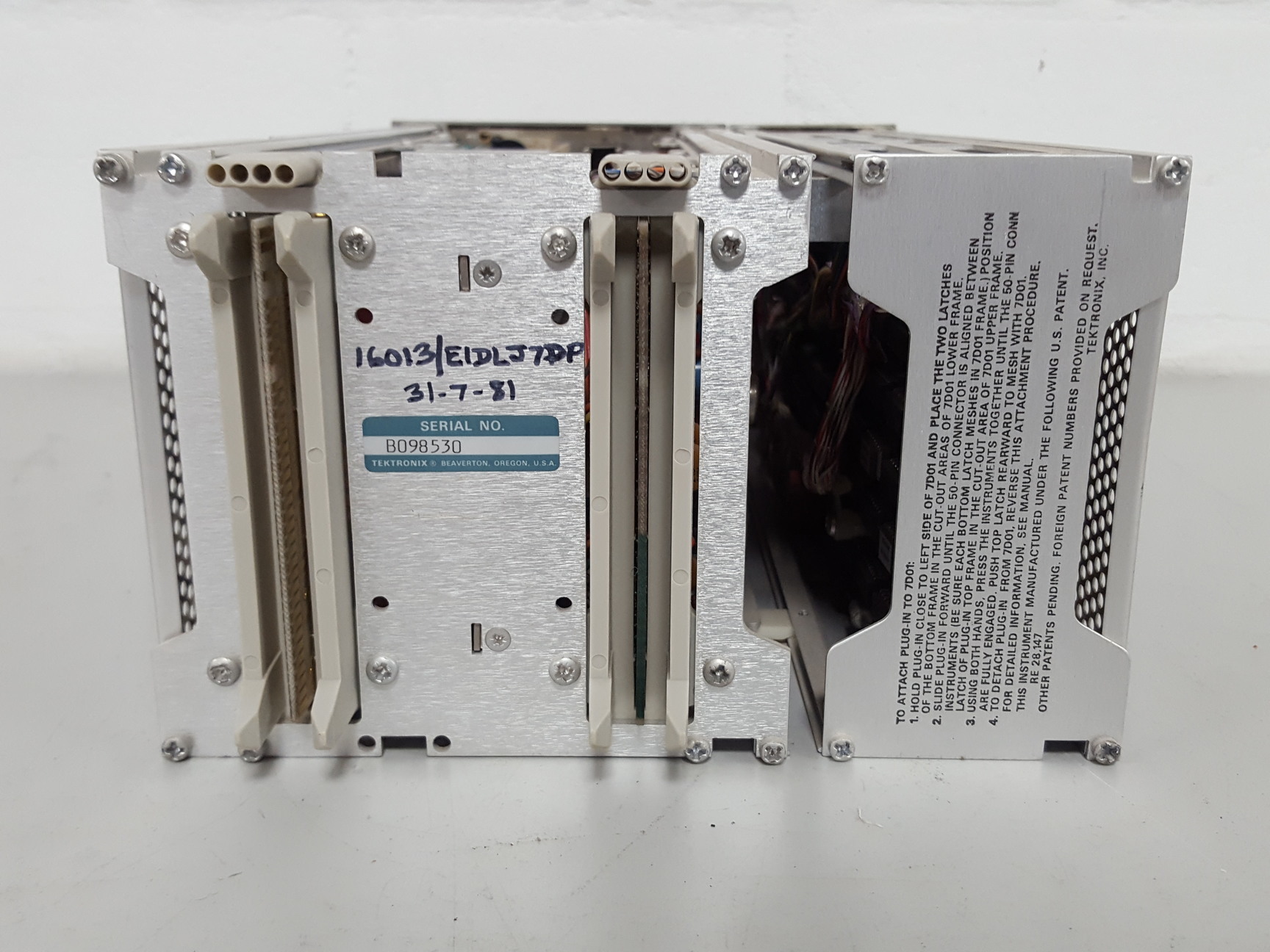 Image of Tektronix Logic Analyser With DF2 Display Formatter Lab