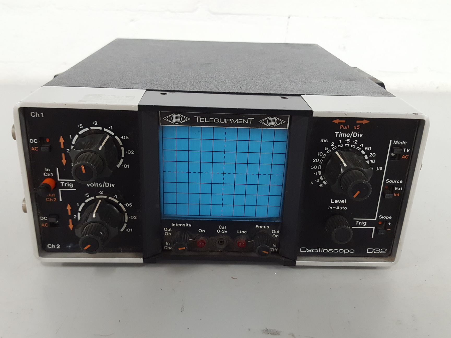 Telequipment D32 Dual Channel Oscilloscope Lab Spares / Repairs