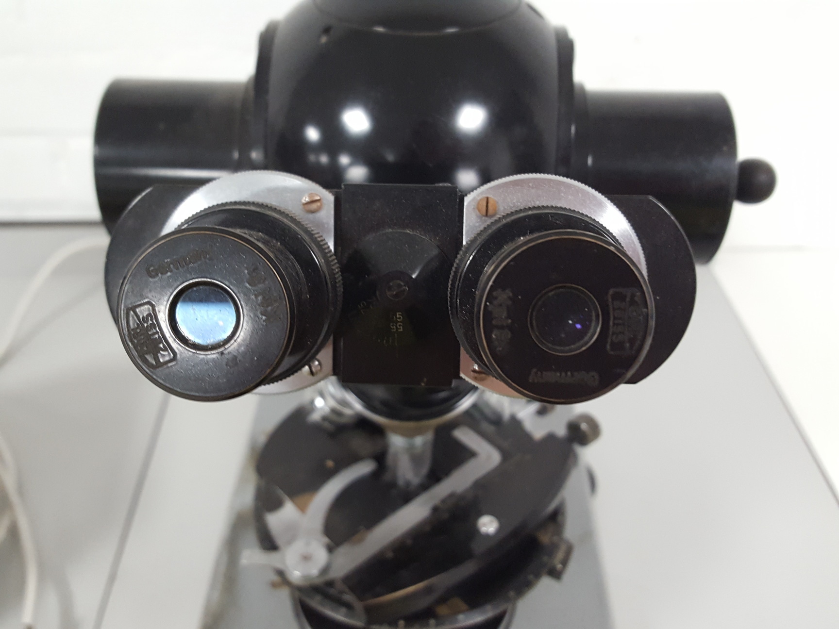 Image of Carl Zeiss Microscope With Multiple Objectives