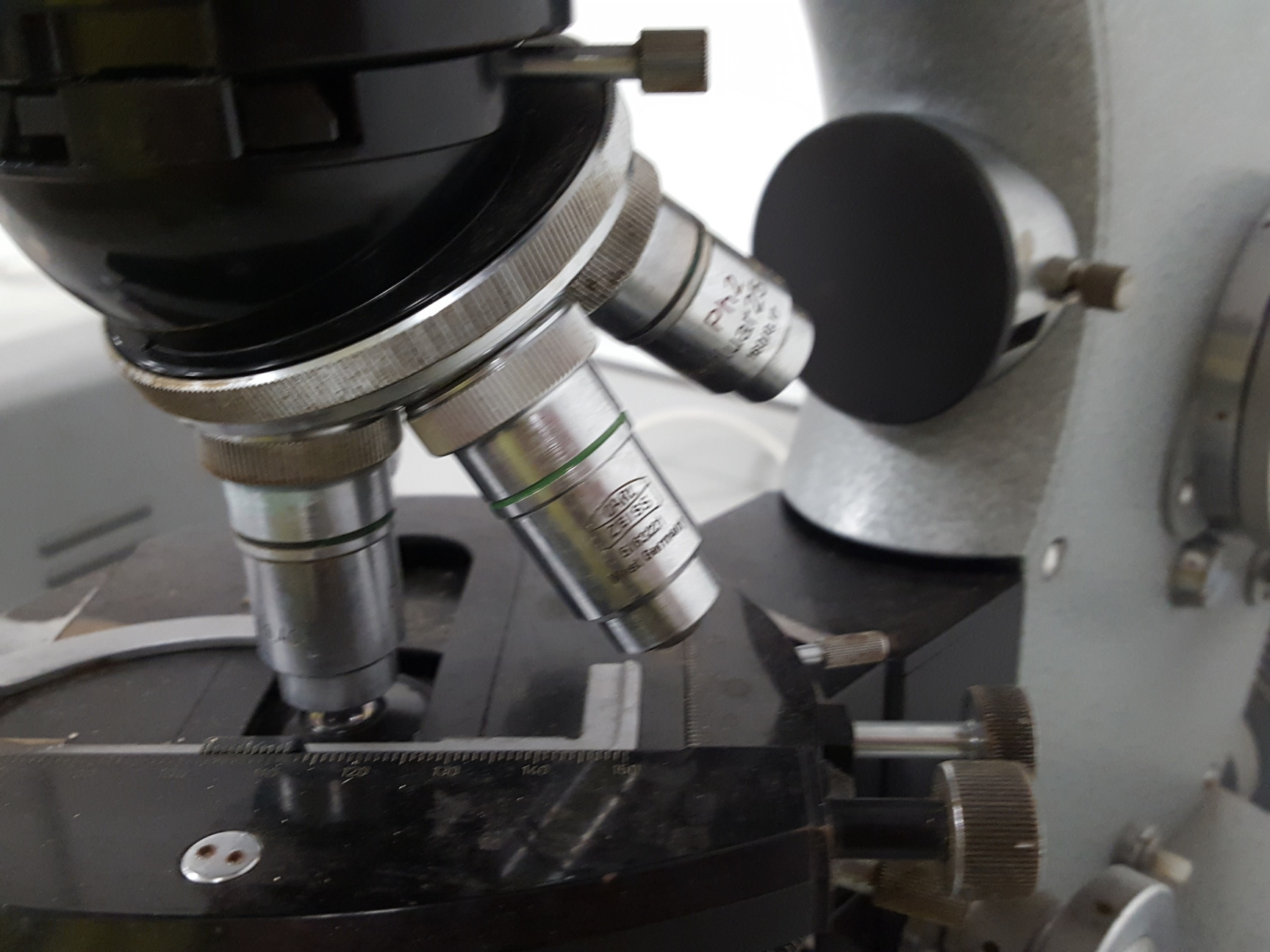 Image of Carl Zeiss Microscope With Multiple Objectives