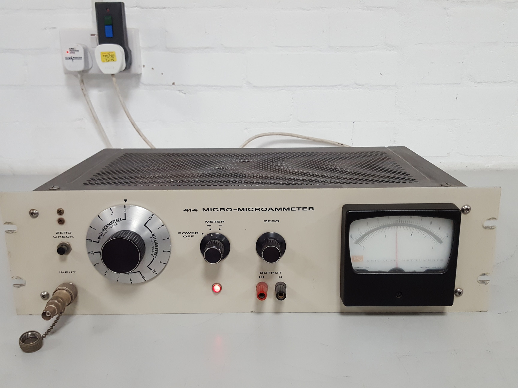 Keithley Instruments 414 MicroMicroammeter Lab